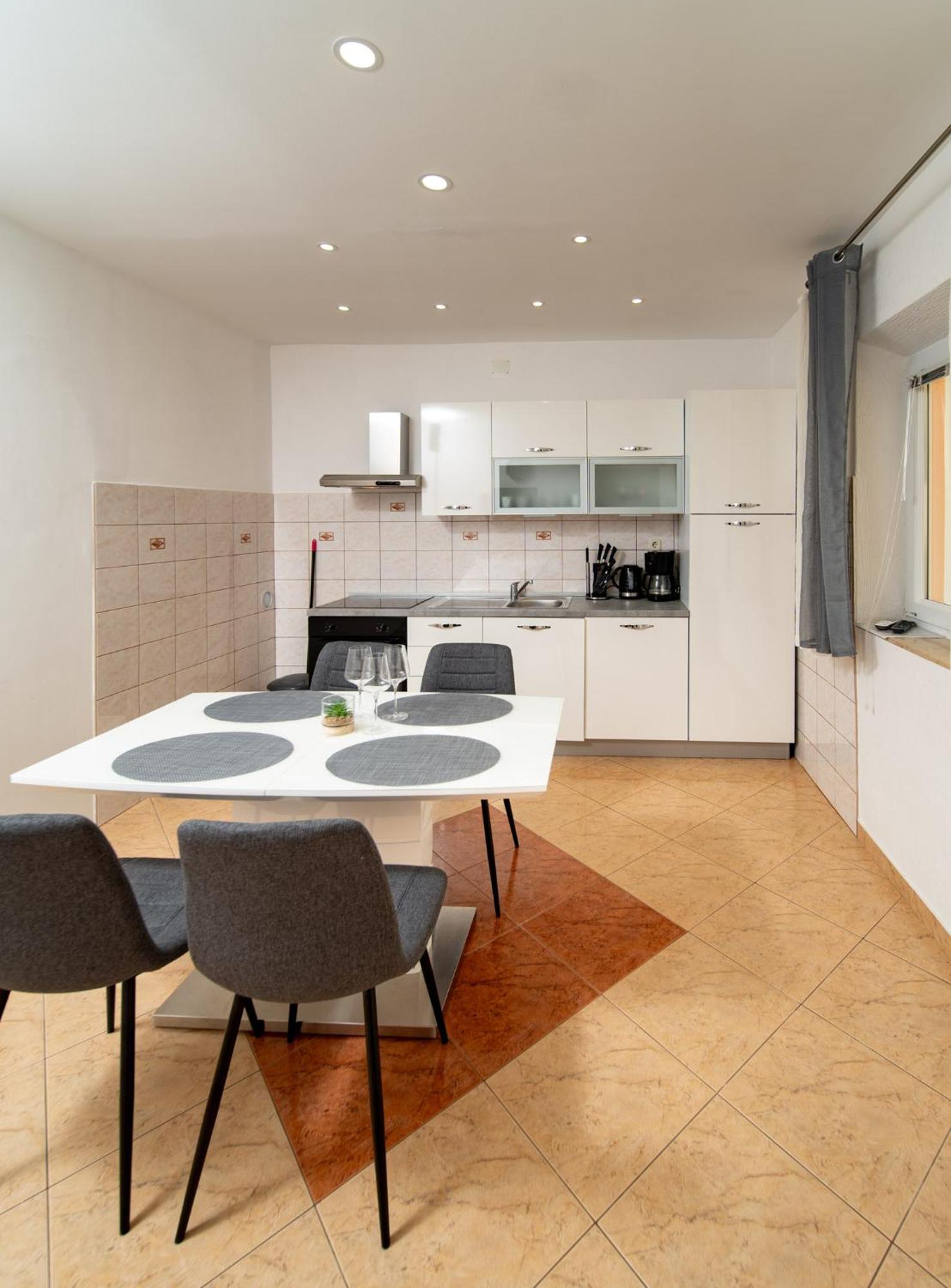 Apartments Lores راب المظهر الخارجي الصورة